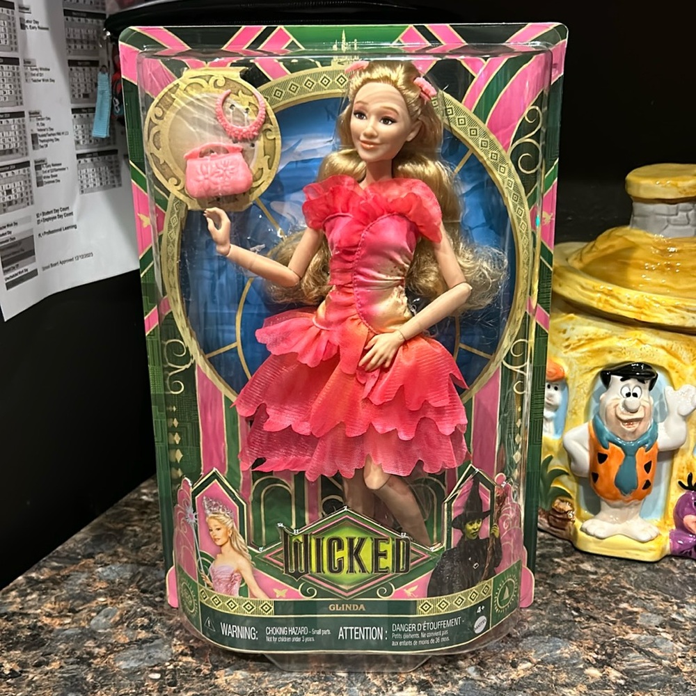 Wicked Glinda Doll Ariana Grande Dress & Accessories